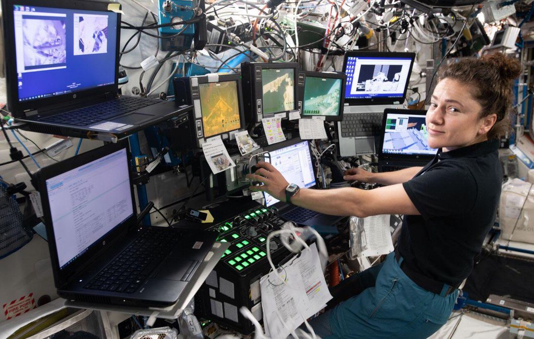 microsoft-down:-which-computers-do-nasa,-spacex,-and-blue-origin-use?