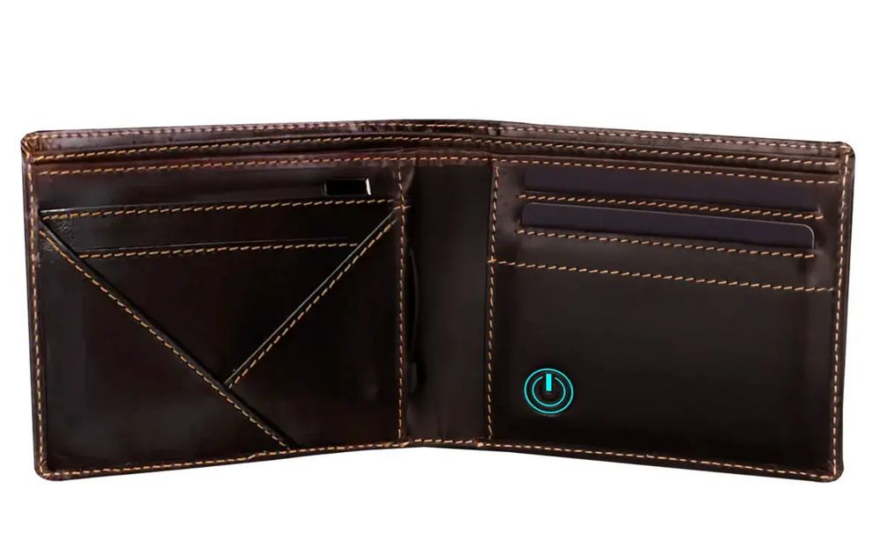 Arista Vault Wallet-bot Classic: This wallet has built-in powerbank and more smart features