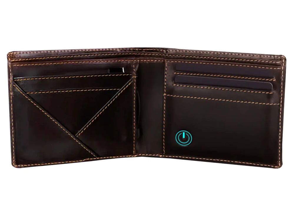 arista-vault-wallet-bot-classic:-this-wallet-has-built-in-powerbank-and-more-smart-features